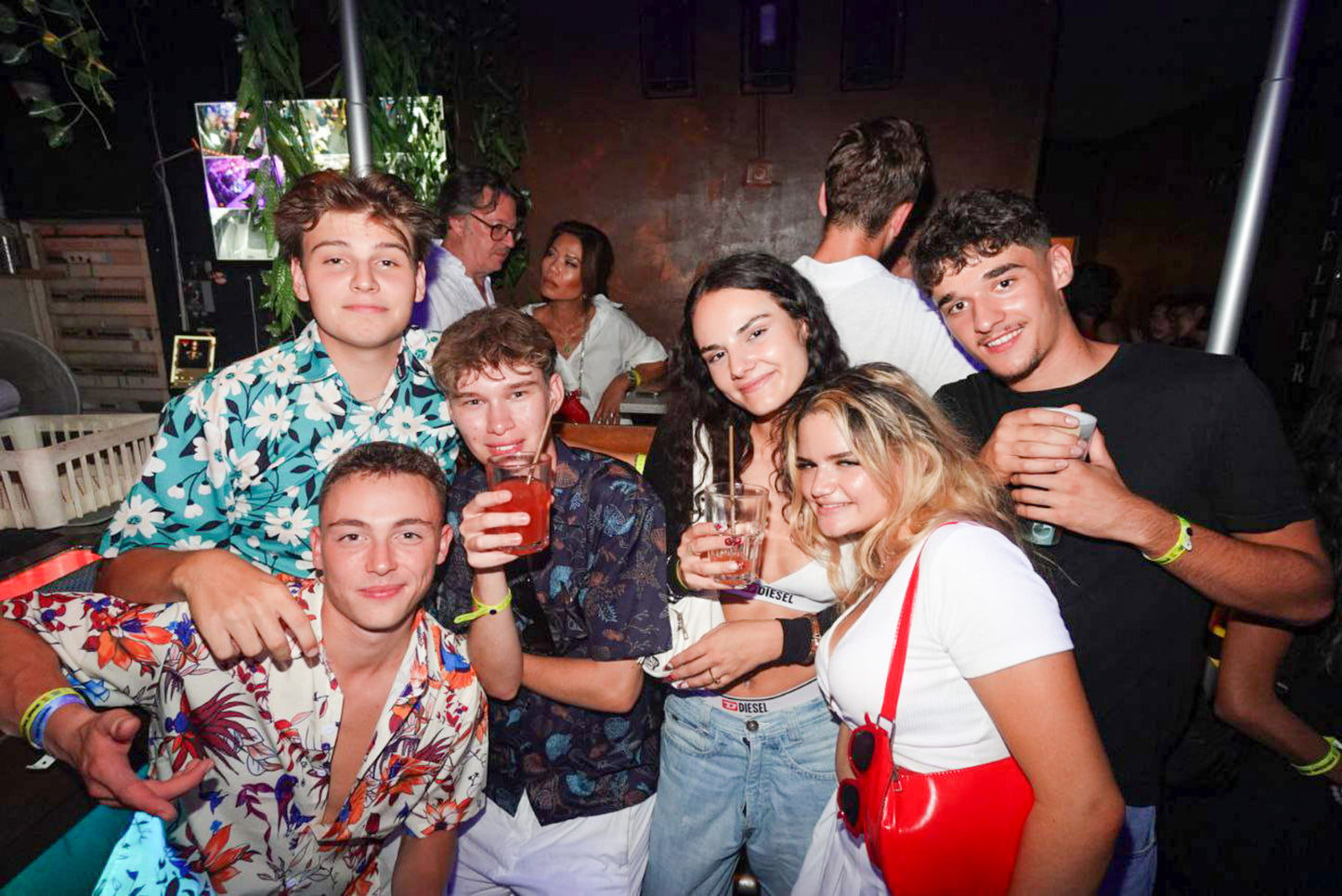 Pub Crawl Cannes : Soirée internationale dans les bars et clubs
