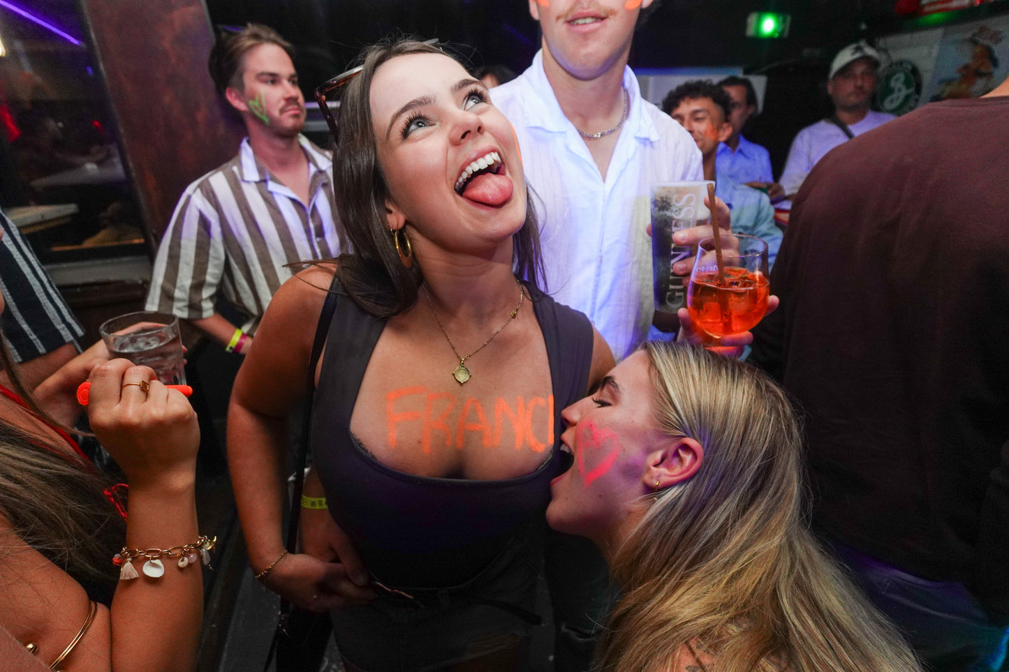 Pub Crawl Cannes : Soirée internationale dans les bars et clubs