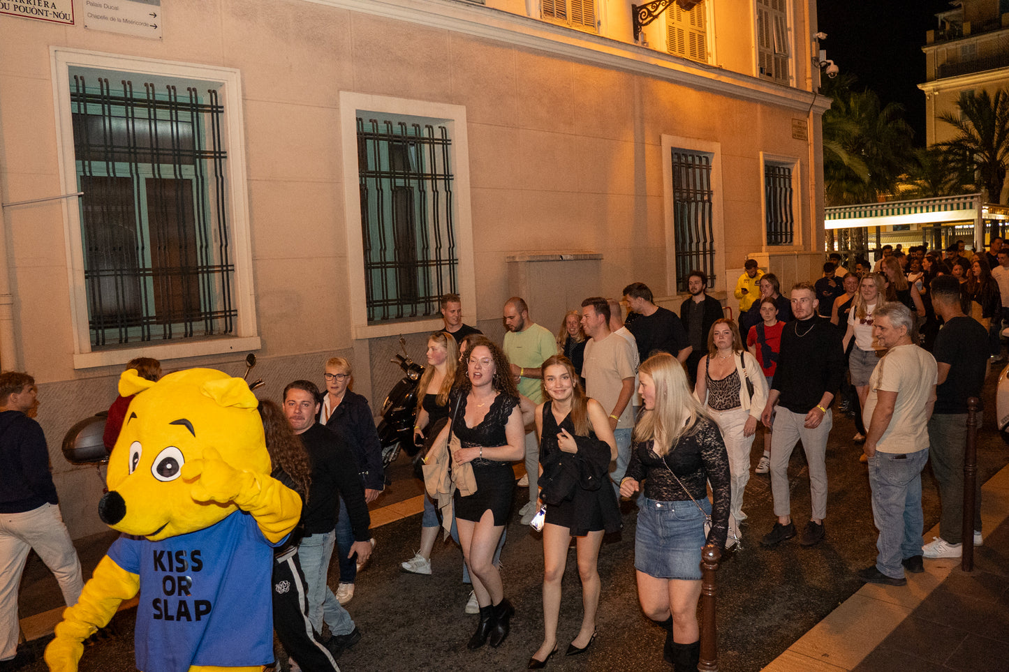 Pub Crawl Nice: 5 Shots, VIP Club Entry & Drinking Games Tour