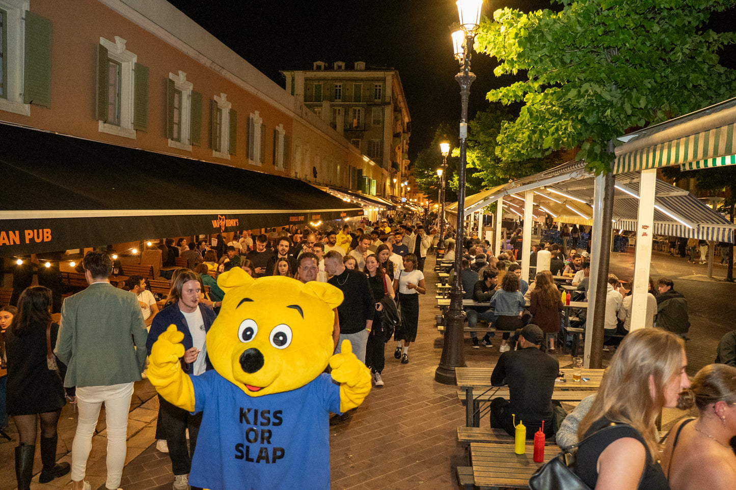 Pub Crawl Nice: 5 Shots, VIP Club Entry & Drinking Games Tour