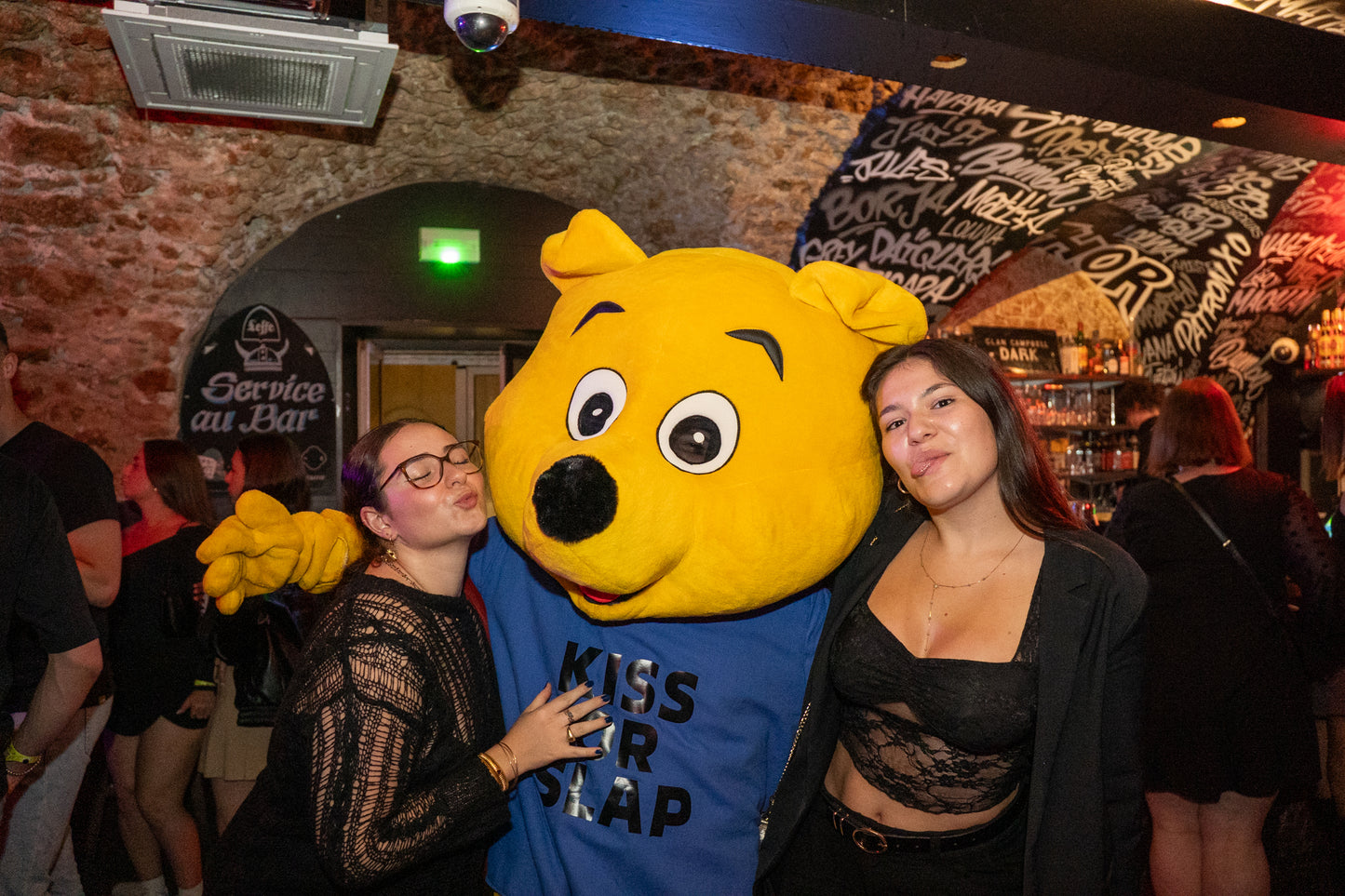 Pub Crawl Nice: 5 Shots, VIP Club Entry & Drinking Games Tour