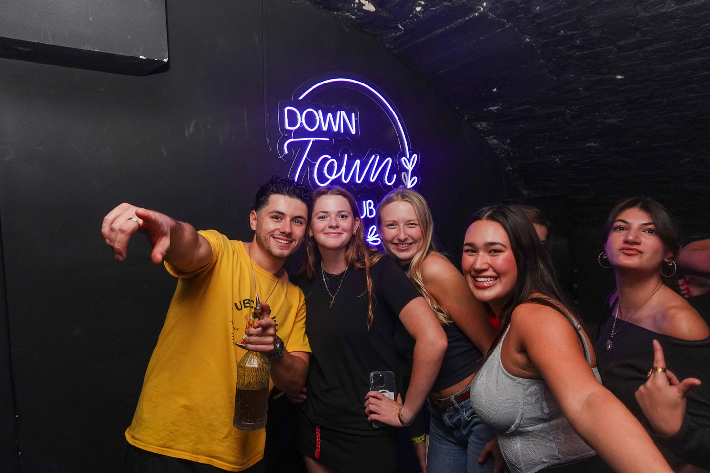 Pub Crawl Nice: 5 Shots, VIP Club Entry & Drinking Games Tour