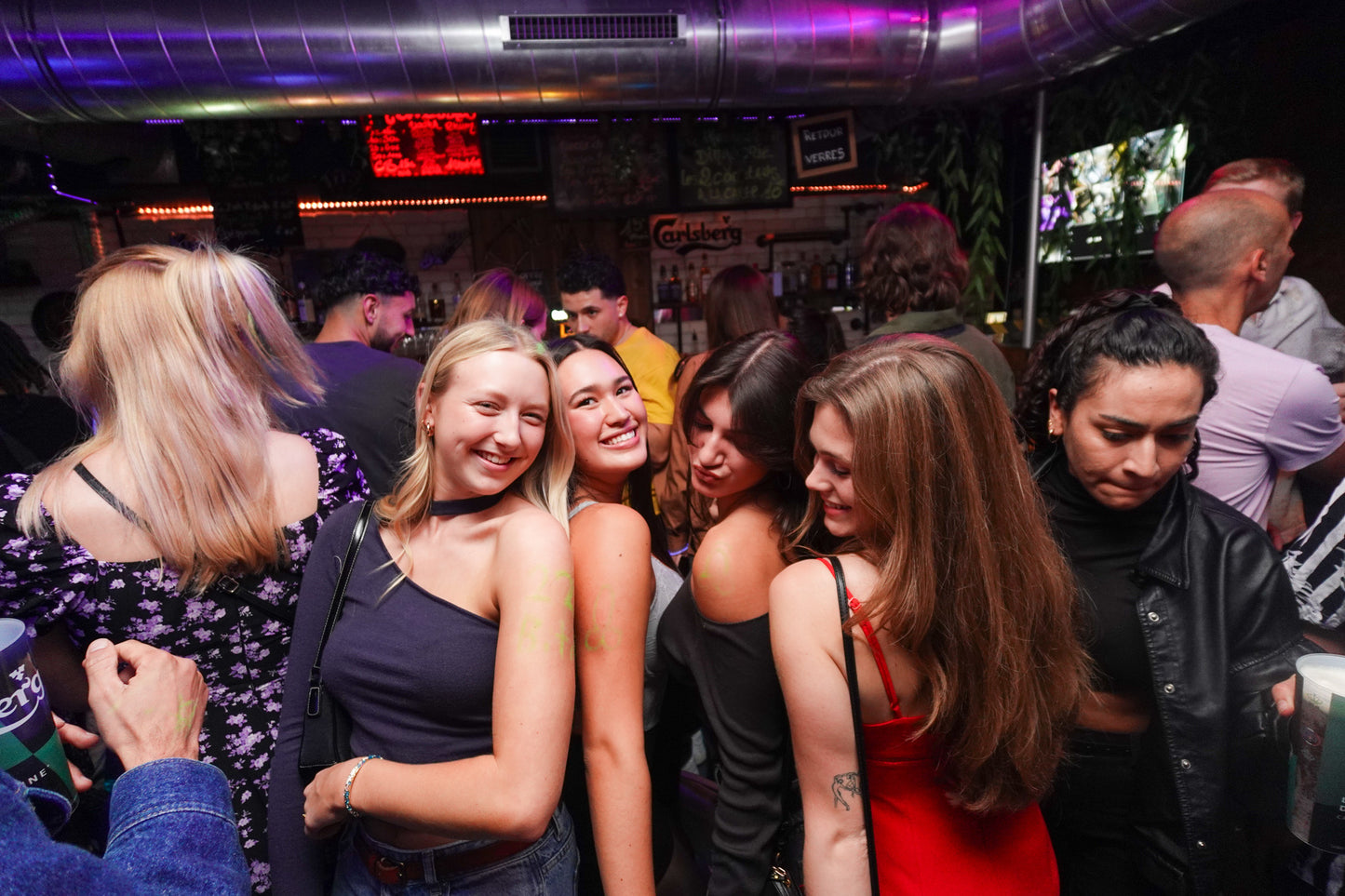 Group of international friends partying at a nightclub in Nice during the Beer&Dash pub crawl experience.